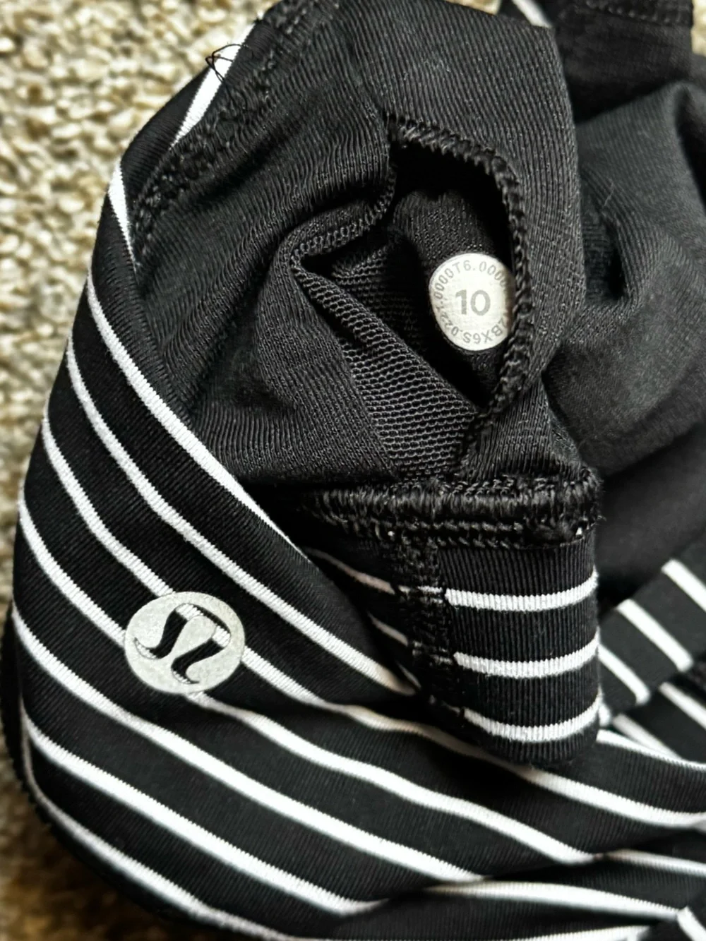 Lululemon Energy bra size 10 black white